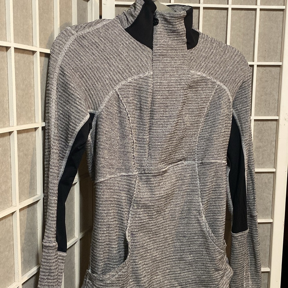 NEW LULULEMON ATHLETIC 1/2 ZIP RUNNING JACKET🌹 - Picture 3 of 16